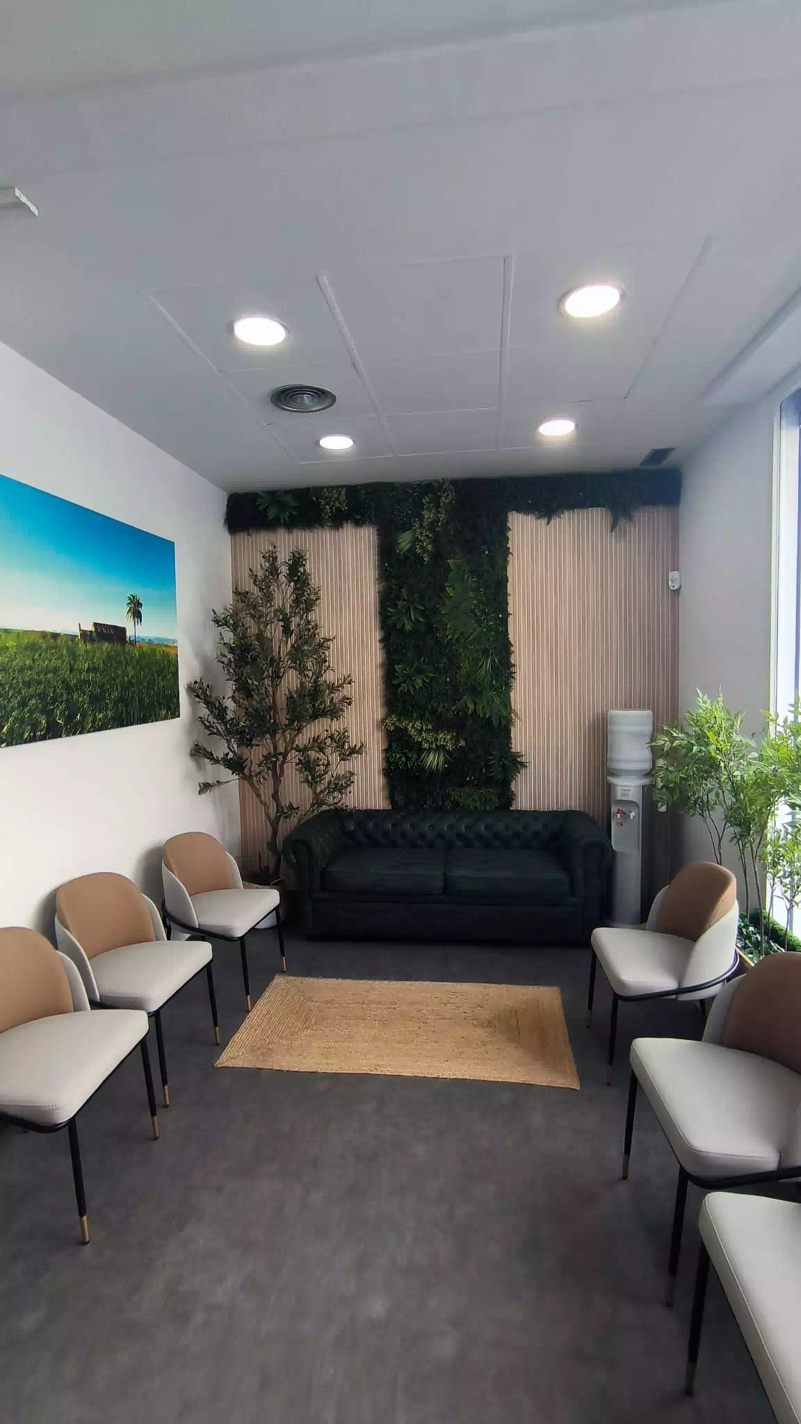 04-sala-de-espera-clinica-dental-alcala-de-guadaira