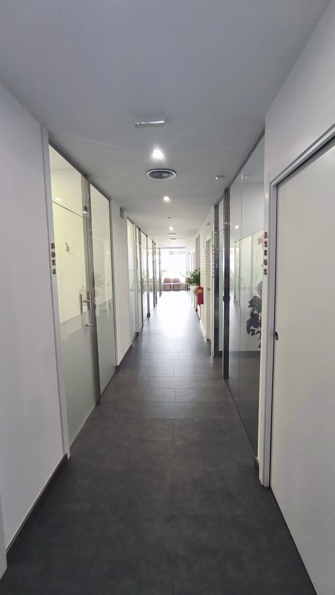 06-pasillo-consulta-dentista-clinica-denta-mardent-alcala-guadaira-sevilla